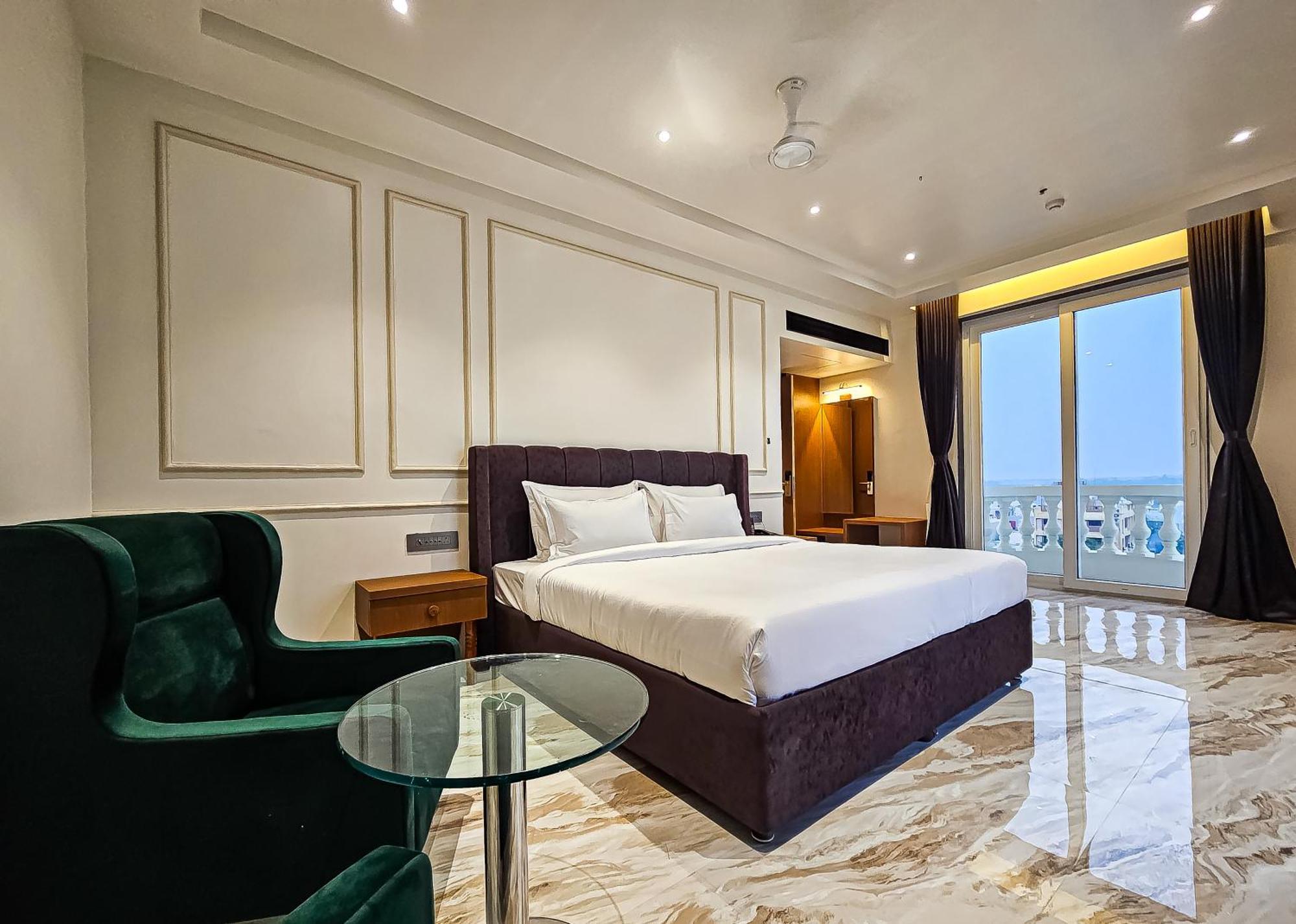 Hotel The S Crown Somnāth Exterior foto